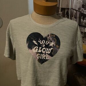 Adorable light gray “You Glow Girl” crop top size girls Large